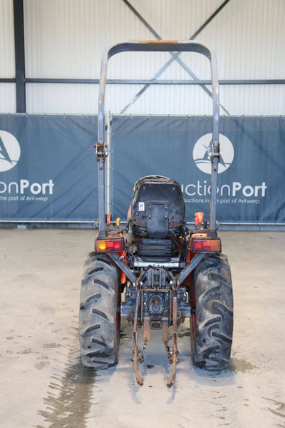 Kubota B2420 - جرار: صور 5 Kubota B2420 - جرار: صور 5