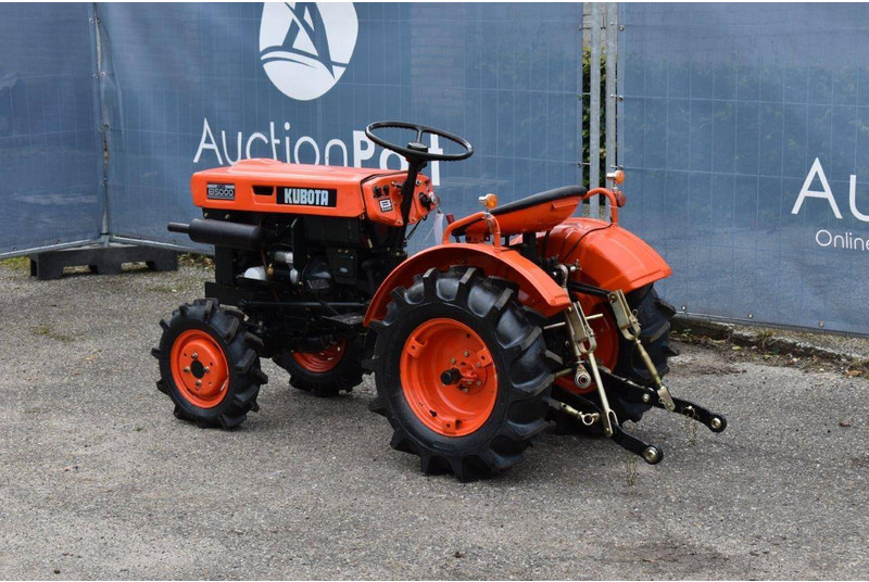 Kubota B5000 - جرار: صور 3 Kubota B5000 - جرار: صور 3