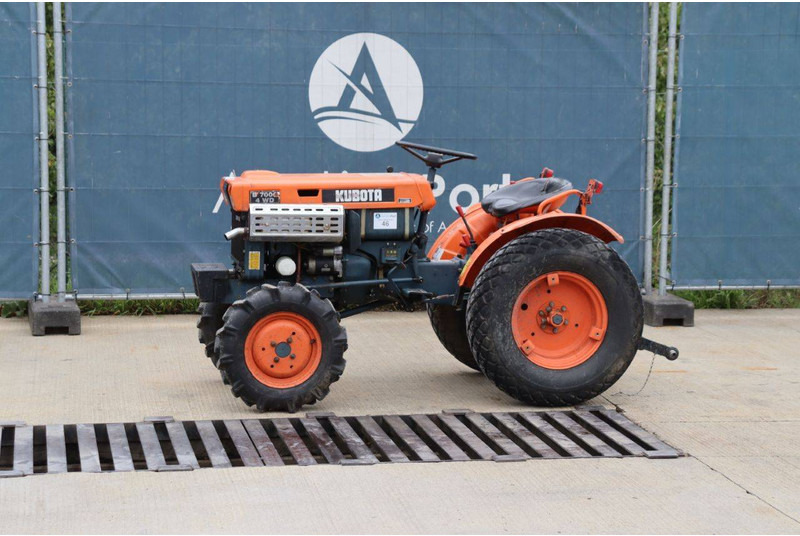 Kubota B7000 - جرار: صور 1 Kubota B7000 - جرار: صور 1