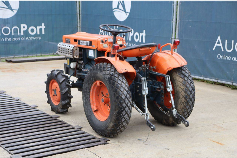 Kubota B7000 - جرار: صور 4 Kubota B7000 - جرار: صور 4