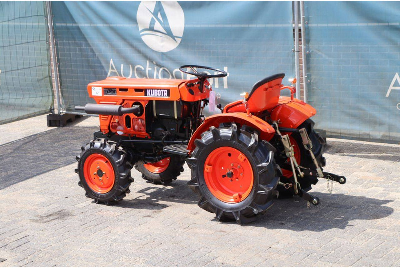 Kubota B7001 - جرار: صور 3 Kubota B7001 - جرار: صور 3
