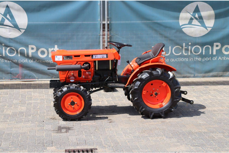 Kubota B7001 - جرار: صور 1 Kubota B7001 - جرار: صور 1