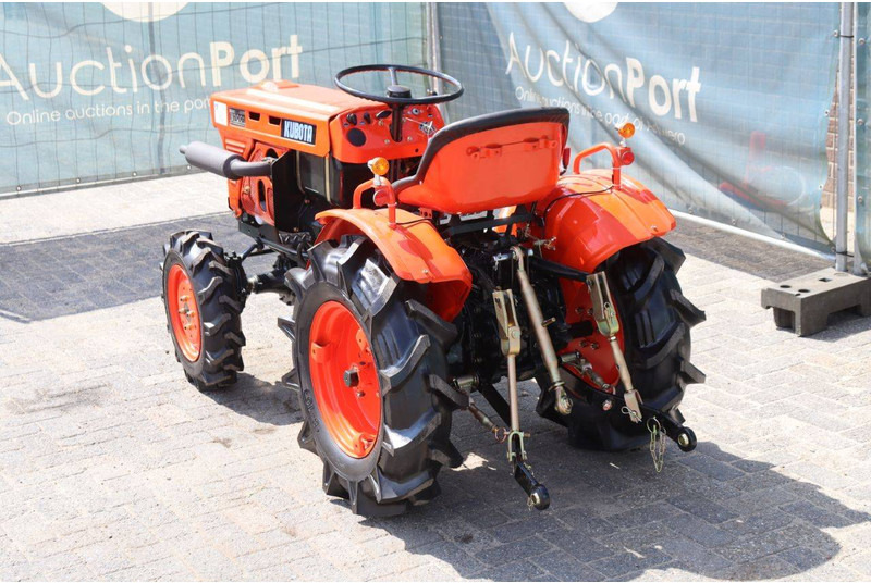 Kubota B7001 - جرار: صور 4 Kubota B7001 - جرار: صور 4