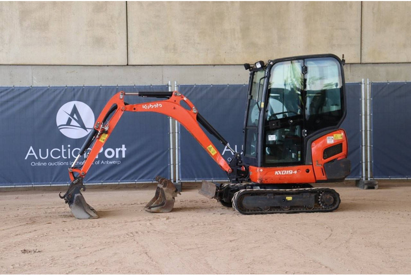 Kubota KX019-4 - حفارة مصغرة: صور 1 Kubota KX019-4 - حفارة مصغرة: صور 1