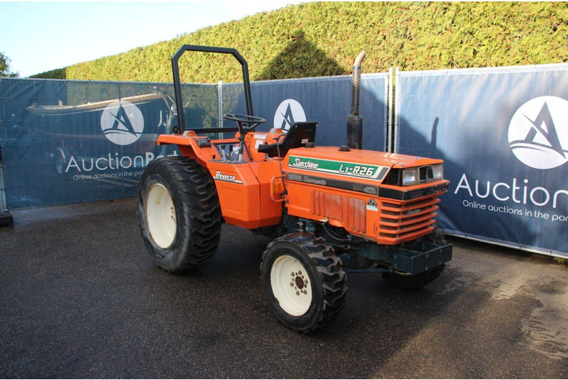 Kubota Sunshine L1-R26 Reverser - جرار: صور 3 Kubota Sunshine L1-R26 Reverser - جرار: صور 3