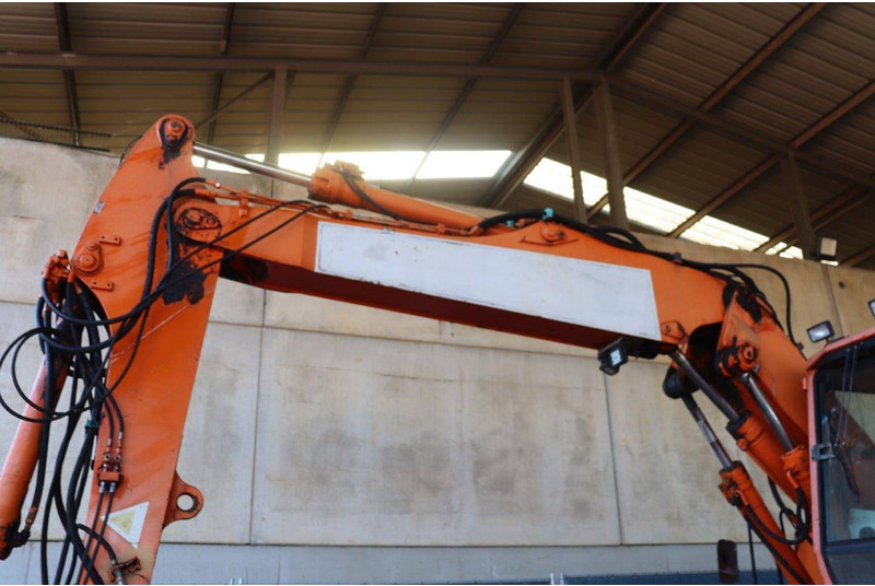 حفارة على عجلات Liebherr A316: صور 13