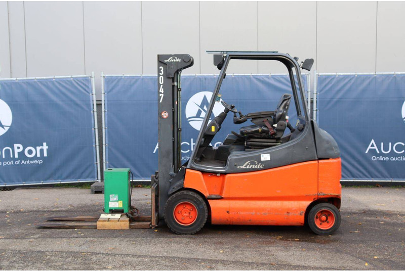 Linde E30/03/600 - رافعة شوكية كهربائية: صور 2 Linde E30/03/600 - رافعة شوكية كهربائية: صور 2