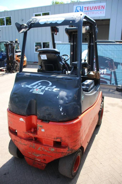 Linde E30/03 - رافعة شوكية كهربائية: صور 5 Linde E30/03 - رافعة شوكية كهربائية: صور 5