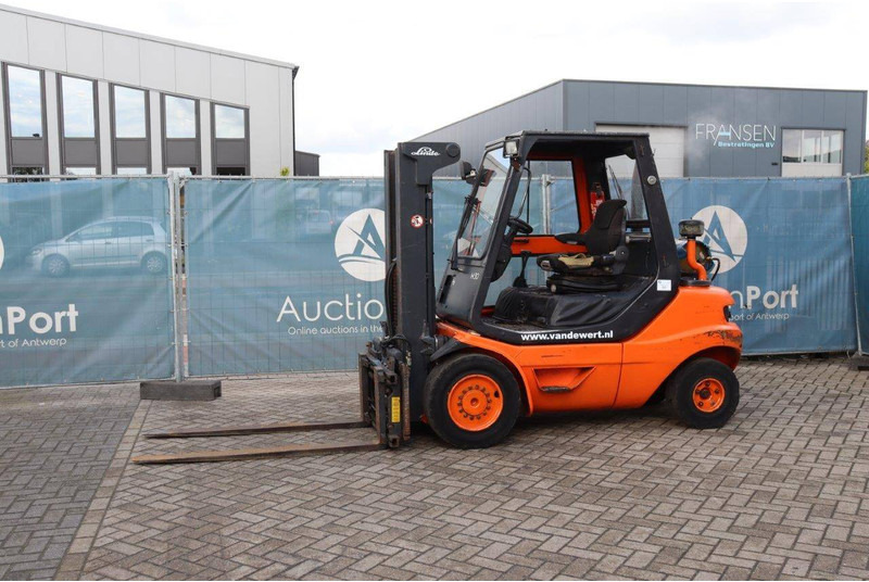 Linde H30T-03 - رافعة شوكية تعمل بالغاز: صور 1 Linde H30T-03 - رافعة شوكية تعمل بالغاز: صور 1