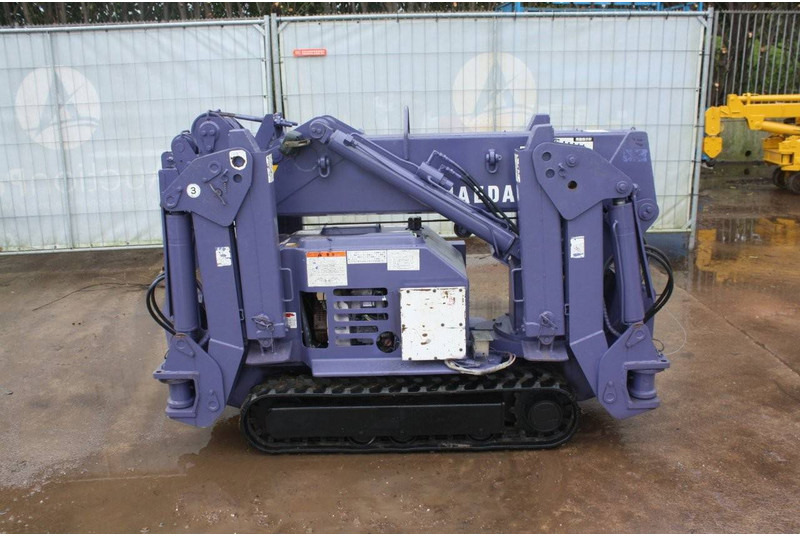 Maeda MC-205 - رافعة مجنزرة: صور 1 Maeda MC-205 - رافعة مجنزرة: صور 1