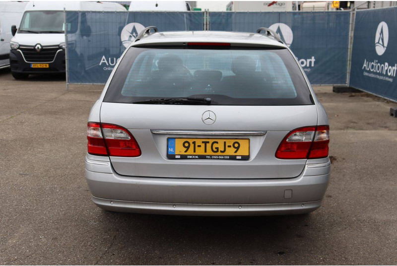 Mercedes-Benz E-Klasse E500 4-MATIC - سيارة: صور 5 Mercedes-Benz E-Klasse E500 4-MATIC - سيارة: صور 5
