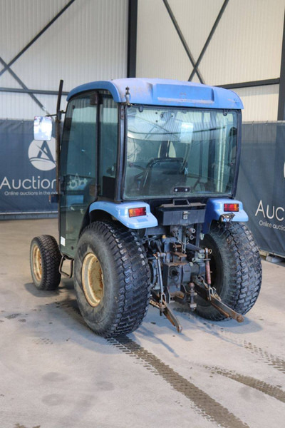 New Holland TC27D - جرار: صور 4 New Holland TC27D - جرار: صور 4