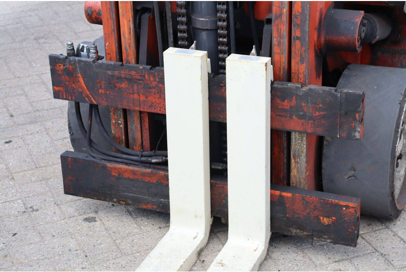 رافعة شوكية تعمل بالغاز Nissan KCUGH02F350: صور 12 رافعة شوكية تعمل بالغاز Nissan KCUGH02F350: صور 12