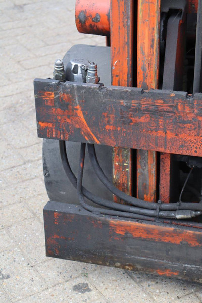 رافعة شوكية تعمل بالغاز Nissan KCUGH02F350: صور 13 رافعة شوكية تعمل بالغاز Nissan KCUGH02F350: صور 13