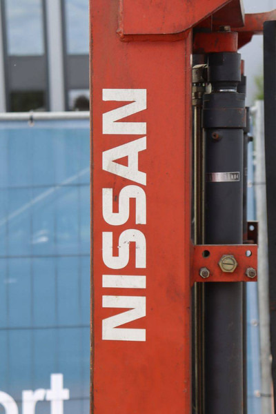 رافعة شوكية تعمل بالغاز Nissan KCUGH02F350: صور 16 رافعة شوكية تعمل بالغاز Nissan KCUGH02F350: صور 16