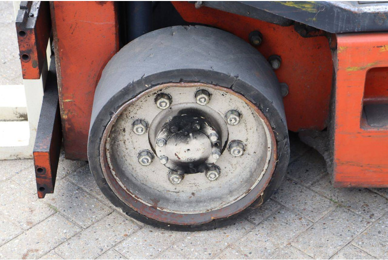 رافعة شوكية تعمل بالغاز Nissan KCUGH02F350: صور 15 رافعة شوكية تعمل بالغاز Nissan KCUGH02F350: صور 15