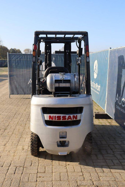 Nissan P1F1A150 - رافعة شوكية تعمل بالغاز: صور 5 Nissan P1F1A150 - رافعة شوكية تعمل بالغاز: صور 5