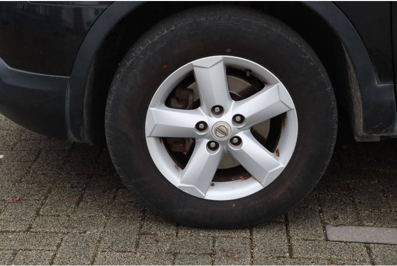 سيدان Nissan QASHQAI: صور 14