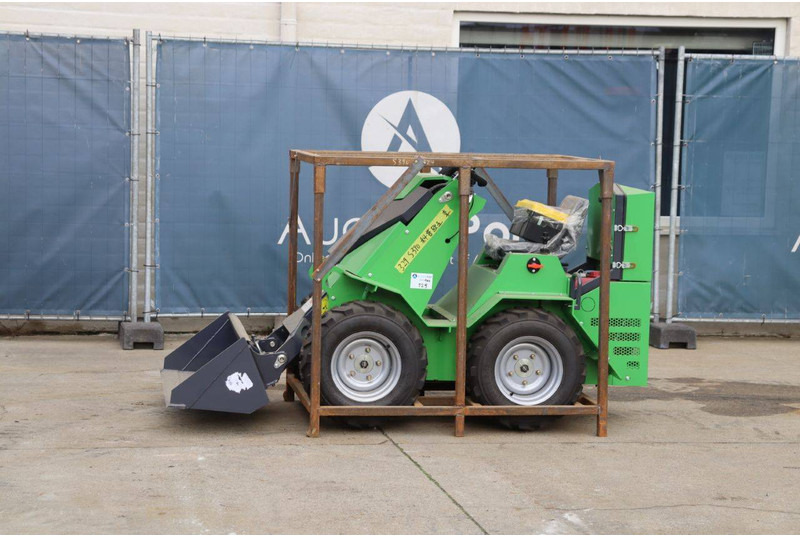 Nycheki SK-K105 - اللودر بعجل: صور 1 Nycheki SK-K105 - اللودر بعجل: صور 1