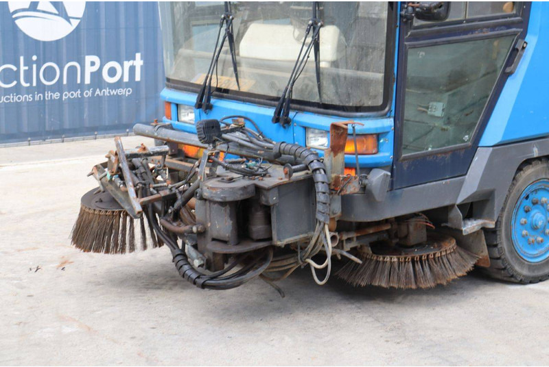 سياره كنس شوارع Ravo 5002 SI: صور 10 سياره كنس شوارع Ravo 5002 SI: صور 10