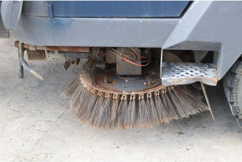 سياره كنس شوارع Ravo 5002 SI: صور 17 سياره كنس شوارع Ravo 5002 SI: صور 17