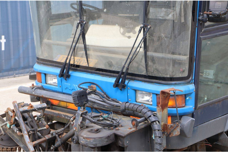 سياره كنس شوارع Ravo 5002 SI: صور 11 سياره كنس شوارع Ravo 5002 SI: صور 11