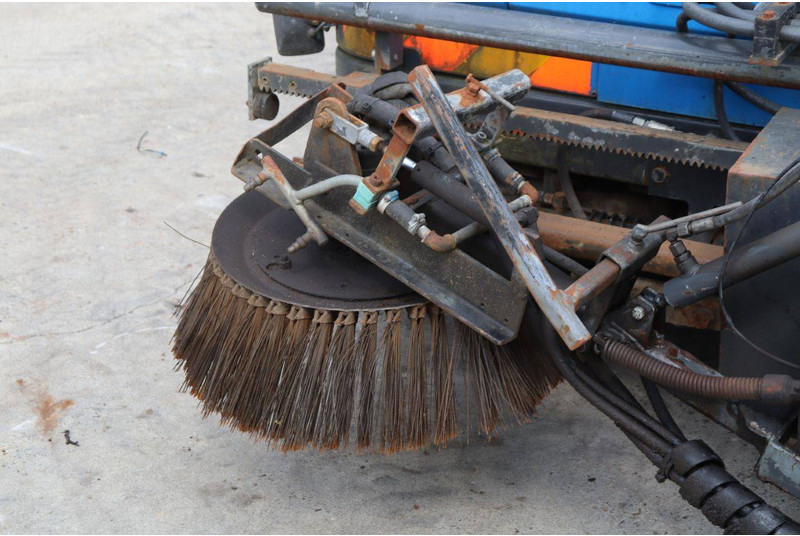 سياره كنس شوارع Ravo 5002 SI: صور 14 سياره كنس شوارع Ravo 5002 SI: صور 14