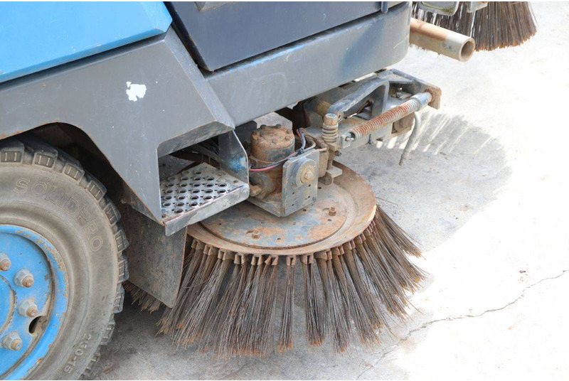 سياره كنس شوارع Ravo 5002 SI: صور 20 سياره كنس شوارع Ravo 5002 SI: صور 20