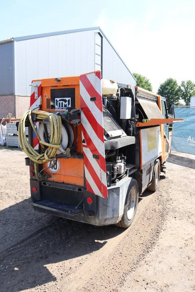 Schmidt MFH 2500 Typ:11 - سياره كنس شوارع: صور 5 Schmidt MFH 2500 Typ:11 - سياره كنس شوارع: صور 5