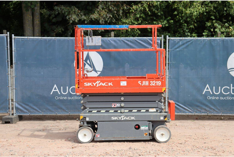 Skyjack SJ III 3219 - رافعات مقصية: صور 2 Skyjack SJ III 3219 - رافعات مقصية: صور 2