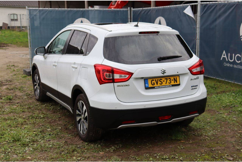 Suzuki SX4 - سيدان: صور 4 Suzuki SX4 - سيدان: صور 4