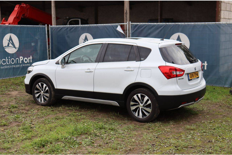 Suzuki SX4 - سيدان: صور 3 Suzuki SX4 - سيدان: صور 3