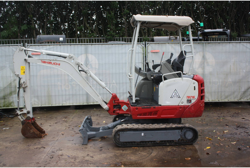 Takeuchi TB216 - حفارة مصغرة: صور 2 Takeuchi TB216 - حفارة مصغرة: صور 2
