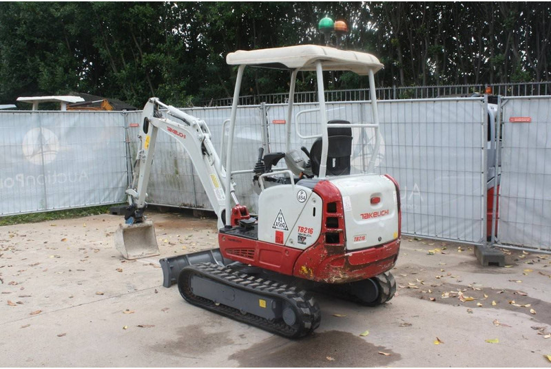 Takeuchi TB216 - حفارة مصغرة: صور 2 Takeuchi TB216 - حفارة مصغرة: صور 2