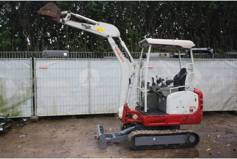 Takeuchi TB216 - حفارة مصغرة: صور 4 Takeuchi TB216 - حفارة مصغرة: صور 4
