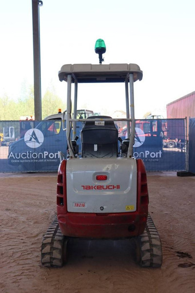 Takeuchi TB216 - حفارة مصغرة: صور 4 Takeuchi TB216 - حفارة مصغرة: صور 4