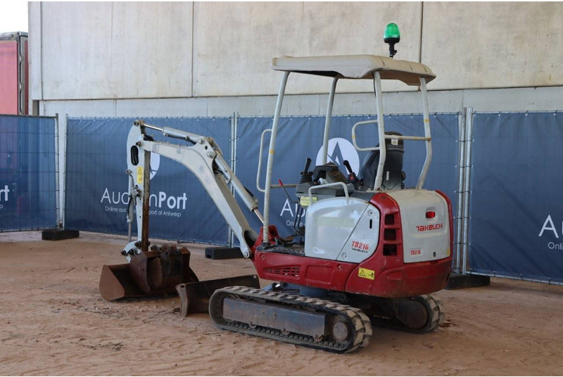 Takeuchi TB216 - حفارة مصغرة: صور 3 Takeuchi TB216 - حفارة مصغرة: صور 3
