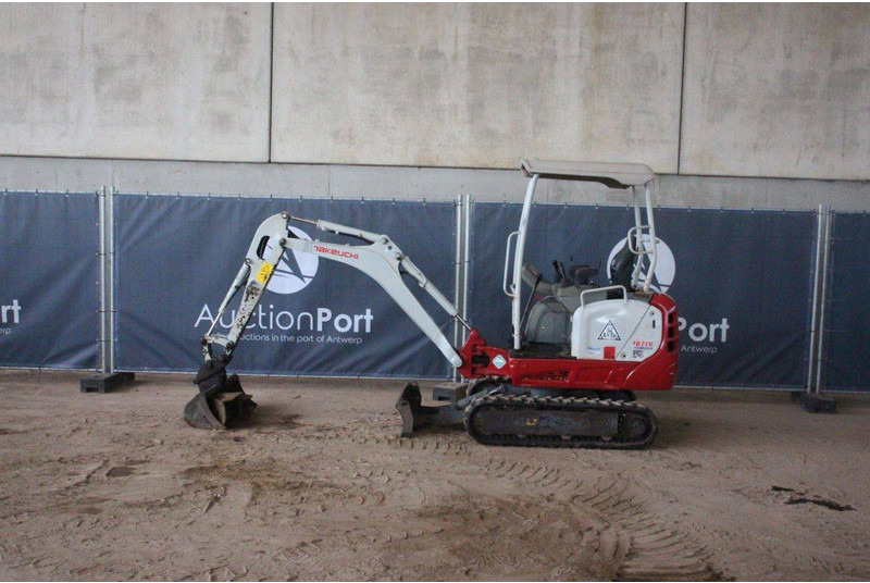 Takeuchi TB216 - حفارة مصغرة: صور 2 Takeuchi TB216 - حفارة مصغرة: صور 2