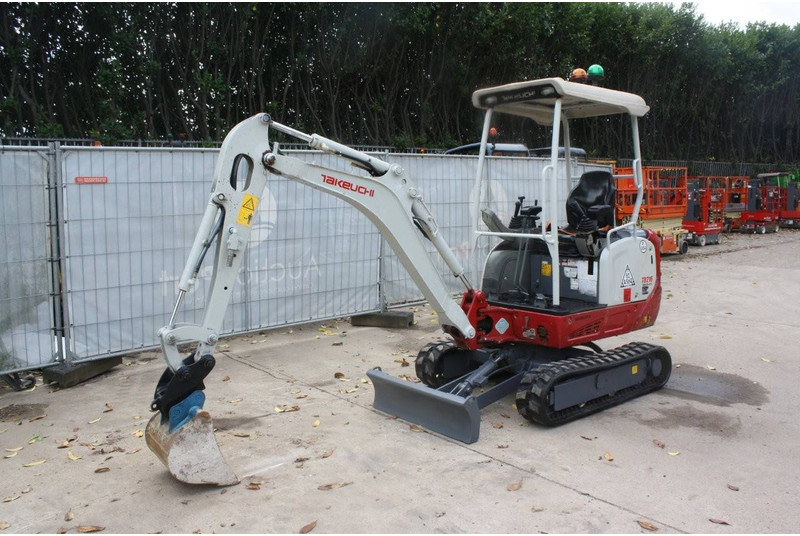 Takeuchi TB216 - حفارة مصغرة: صور 1 Takeuchi TB216 - حفارة مصغرة: صور 1