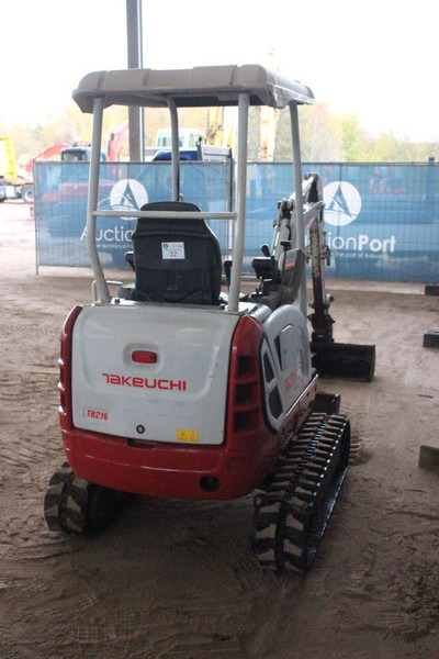 Takeuchi TB216 - حفارة مصغرة: صور 5 Takeuchi TB216 - حفارة مصغرة: صور 5