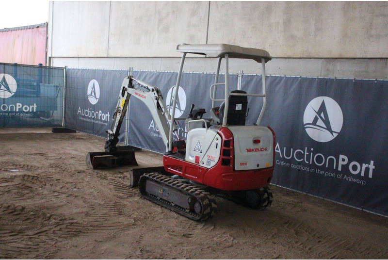 Takeuchi TB216 - حفارة مصغرة: صور 3 Takeuchi TB216 - حفارة مصغرة: صور 3