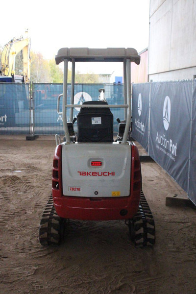 Takeuchi TB216 - حفارة مصغرة: صور 4 Takeuchi TB216 - حفارة مصغرة: صور 4