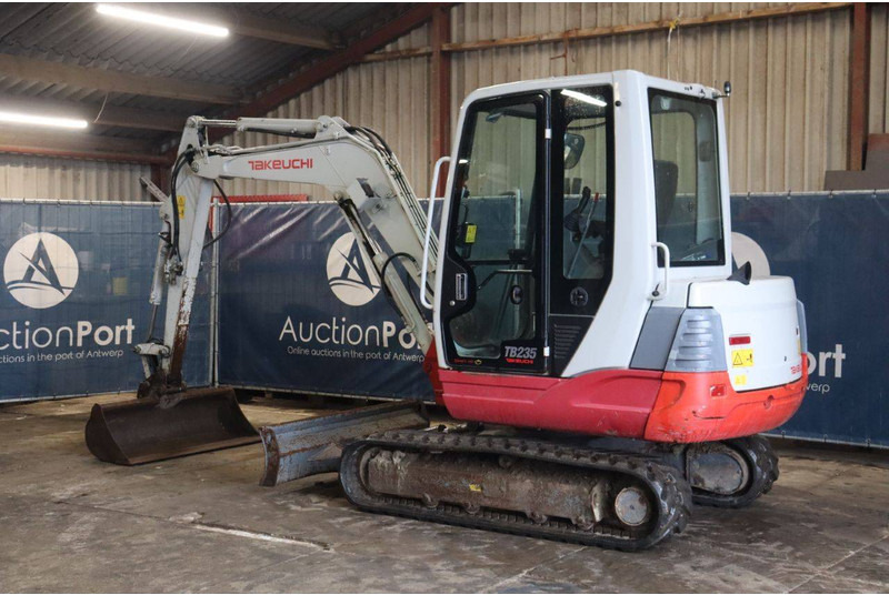 Takeuchi TB235 - حفارات زحافة: صور 3 Takeuchi TB235 - حفارات زحافة: صور 3