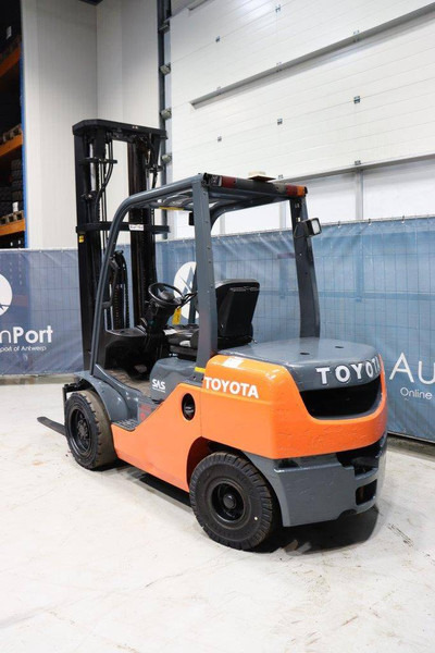 Toyota 02-8FDF30 - رافعة شوكية ديزل: صور 4 Toyota 02-8FDF30 - رافعة شوكية ديزل: صور 4