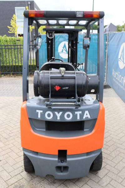 Toyota 02-8FGF18 - رافعة شوكية تعمل بالغاز: صور 5 Toyota 02-8FGF18 - رافعة شوكية تعمل بالغاز: صور 5