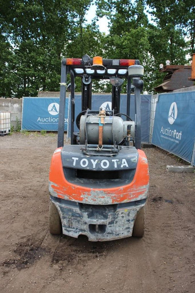 Toyota 02-8FGF25 - رافعة شوكية تعمل بالغاز: صور 4 Toyota 02-8FGF25 - رافعة شوكية تعمل بالغاز: صور 4
