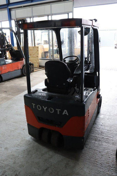 Toyota 7FBEF15 - رافعة شوكية كهربائية: صور 5 Toyota 7FBEF15 - رافعة شوكية كهربائية: صور 5