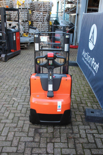 Toyota SWE200D - معدات تكديس: صور 4 Toyota SWE200D - معدات تكديس: صور 4