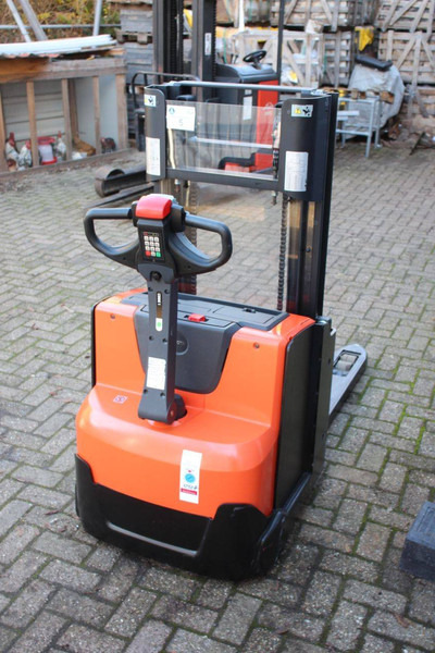 Toyota SWE200D - معدات تكديس: صور 5 Toyota SWE200D - معدات تكديس: صور 5