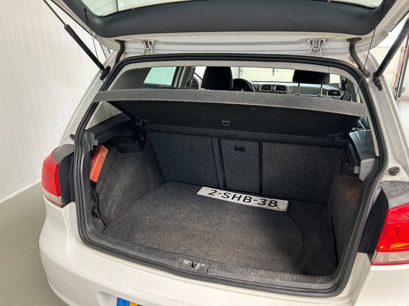 سيدان Volkswagen GOLF 1.6 TDI HIGHLINE: صور 16